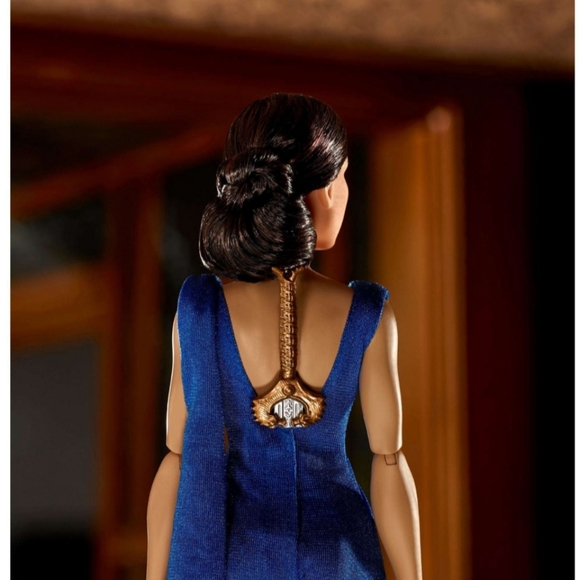 : New Wonder Woman doll Diana prince and hidden sword and holding sheath - Picture 7 of 9